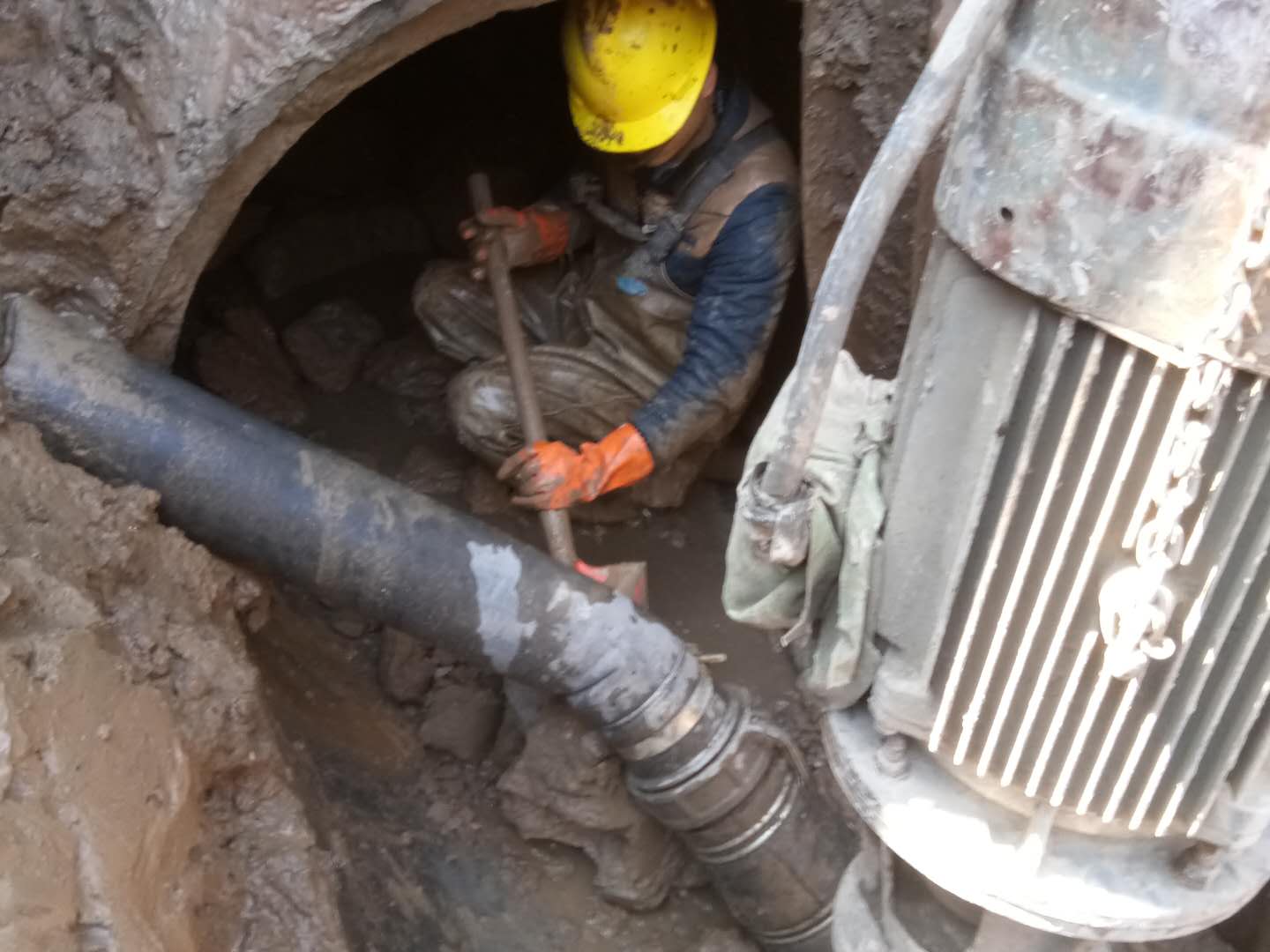 阿拉善右管道清淤